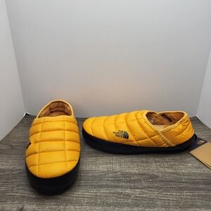 The North Face Mens THERMOBALL Traction Mules V Summit Gold Black Size 8